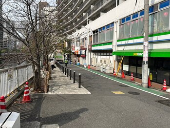 ヘイ 五反田店(hey)/数十メートル歩きます。