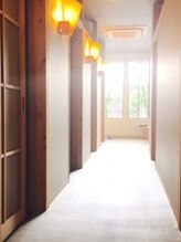癒し屋 行橋駅前店/和をコンセプトにした内装