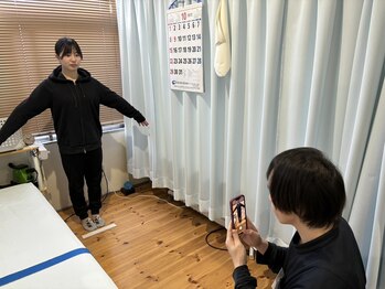 岡谷市民美容整体院/体のお写真を撮ります。