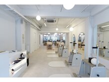 イプ ピラティス 南堀江(Ipu Pilates)の雰囲気（白を基調とした広々とした清潔感のある空間♪【ピラティス】）