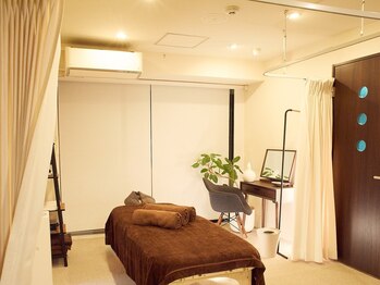 按鍼道/院内半個室は広々とした空間