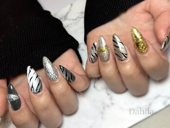 ダリア(Dahlia)/ゼブラ柄ネイル