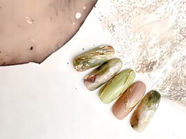 上品ゴールドラインネイル