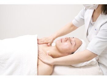 ポーラ AMI店(POLA)/デコルテマッサージ