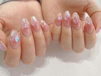 ネイリス(nailiss)の写真/ゆったり寛げる空間サロン◇爪のフォルムからこだわり、デザインもカラーも相談しながら決められる♪