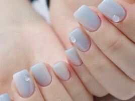 氷のような涼しげネイル