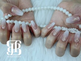 ラメ×白グラデネイル