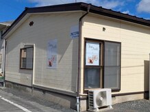 当サロンは、黄色いカラーの外観が目印のアパートです☆