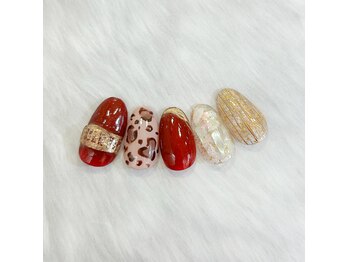 ボルドーとヒョウ柄の秋ネイル