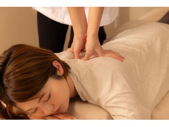 リボーン 岡山店(re Bone)の写真/その身体の不調は姿勢から。家事・スマホ・PC・日常の疲労で凝り固まった筋肉を緩め根本からしっかり改善！