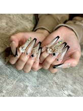 ダリア(Dahlia)/キラキラフレンチネイル