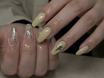 くすみカラー 個性派ネイル