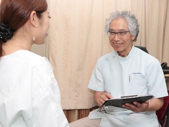 ドクターズカイロプラクティック/カウンセリング風景/問診