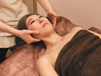 パウワウ ヤエチカ店の写真/女性専用＊アロマ香る癒しの完全個室空間でリラックス♪【全身整体＋首肩&膝下&お腹オイル120分14740円】