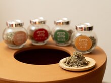 夢みるよもぎ蒸し 千歳船橋店の雰囲気(無農薬素材をたっぷり調合。お悩みに合わせてお選びいたします。)