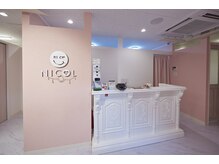 ニコル 横浜本牧店(NICOL)/ピンクで可愛いエントランス！