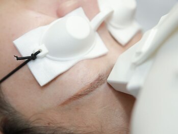 アダム(Adam)/最新機器で眉脱毛