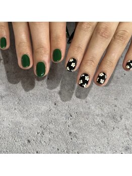 苑琳爪工(erin nail)/ワンカラー×お花ペイントネイル