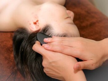 凜の写真/頭の重さ/睡眠の質改善!自律神経を整え深い眠りへ導く温感ヘッドスパ!頭皮をほぐして首肩のこわばりにも◎
