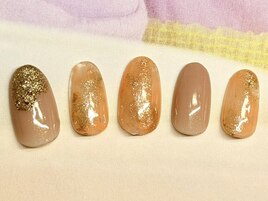 ゴールド煌めくニュアンスネイル