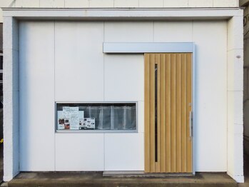 ヒルナム(Heal Nam)/木の扉が特徴です!!