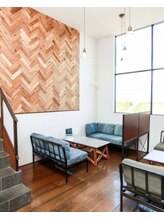 トラット エステアンドアイズ(tratto) tratto