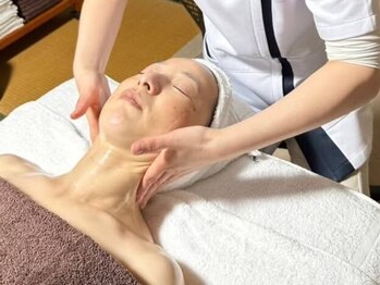 シエスタ(SIESTA)の写真/お顔が下がってきた・フェイスラインが気になる・顔の形が変わった・左右差があるなどの方にオススメ！