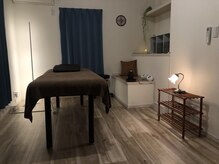 草加駅 肩たたきの店/穏やかな明かりで、リラックス。