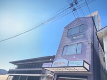 ブリック(BLICK)の雰囲気（1階に駐車場一台完備☆3階には美容室【BlickーHair】）