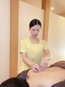 鍼灸治療院エール(YELL)/背部鍼灸施術