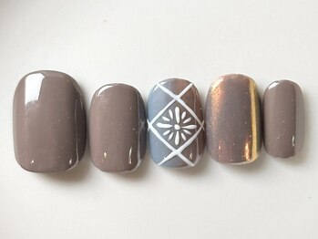 グレージュにひと花