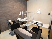 燈乃工房 三重鈴鹿本店(あかりのこうぼう)の雰囲気（落ち着いた雰囲気の中ネイルを楽しめます。個室もございます。）