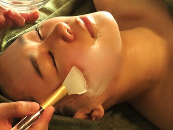 ソラニア 新宿(Solania)の写真/【寒暖差・乾燥による肌荒れに】毛穴の黒ずみやザラツキ、シミしわケア、ニキビケア等うるうる水光×艶肌へ