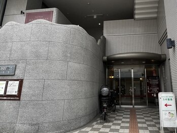 リアン/サロン入り口/JR王寺駅徒歩3分
