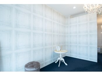 グラマラス/真っ白な壁♪