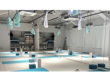 ミー(MII)の雰囲気（ヨガ・ピラティス、人気のエアリアルも受講可能となっています。）