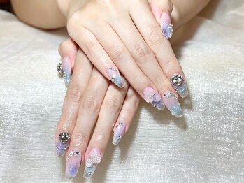 ナナネイル(Nana Nail)/透明感のあるネイル