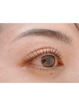 ナチュラル上品な目元にしたい