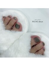 リッシュ ドゥ(RICHE deux)/グレージュカラーネイル