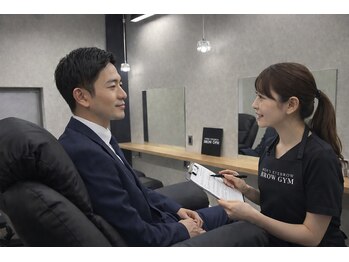 メンズ眉毛【BROW GYM 三宮元町店】メンズ眉毛サロン/メンズアイブロウ/逆まつげ矯正の写真/美容初心者の方にもおすすめ◎清潔感あるすっきり肌へ。メンズフェイシャル脱毛