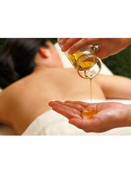 ラクシア(RAKUSIA)の写真/日頃の溜まった疲れと凝り固まった身体をアロマリンパマッサージで流してスッキリ