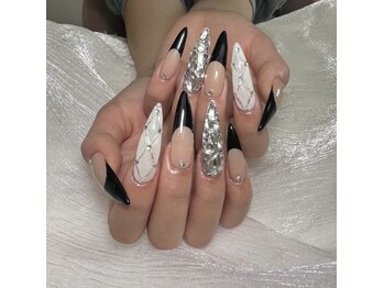 ミカネイル 名古屋栄店(MIKA NAIL)の写真/《矢場町NEWOPEN》美フォルム◎スラっとした指先へ導きます♪長さだしで手元がきれいに見えるデザイン★