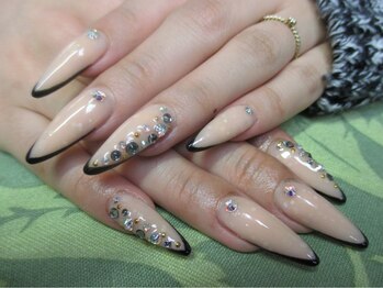 ココネイル(COCO NAIL)/ベージュ×黒ライン　スカルプ