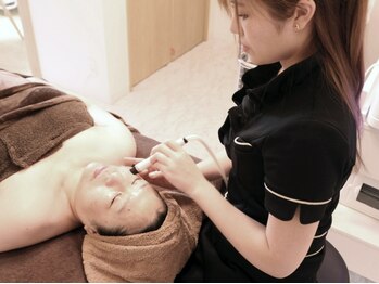 マオ(mao)の写真/フェイスライン・二重顎も改善◎【小顔エステ+毛穴洗浄ピーリング(全顔)¥8800】で小顔&毛穴レス肌を叶える!