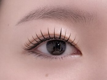 ナザリー(Nazalea)の写真/リピート率90％超の秘訣は圧倒的なキープ力!自まつげの状態に合わせた最適な提案で、上品な仕上がり◎