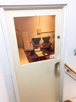 森家 綱島店/2階が森家の入口です。