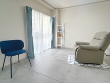 ブルーウィンク(Blue Wink.)の雰囲気（ふかふかソファでリラックスできるプライベート空間です♪）