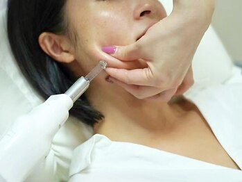 ラグゼ(Ra-Xe)の写真/最新エイジングケア◇ヒアルロン酸orヒト幹細胞を水光ジェットで肌奥まで届け,シミしわたるみにアプローチ!