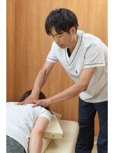 よこはま山手治療院/背中への施術