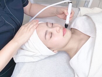 フェミュー アンド ナリッシュバスト(FEMEW&Nouriche Bust)/ハイドロヴィーナス【毛穴洗浄】